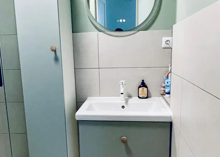 Jin's Cosy At 10eme * パリ