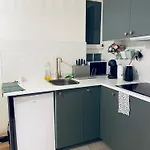 Jin's Cosy At 10ème * Parigi